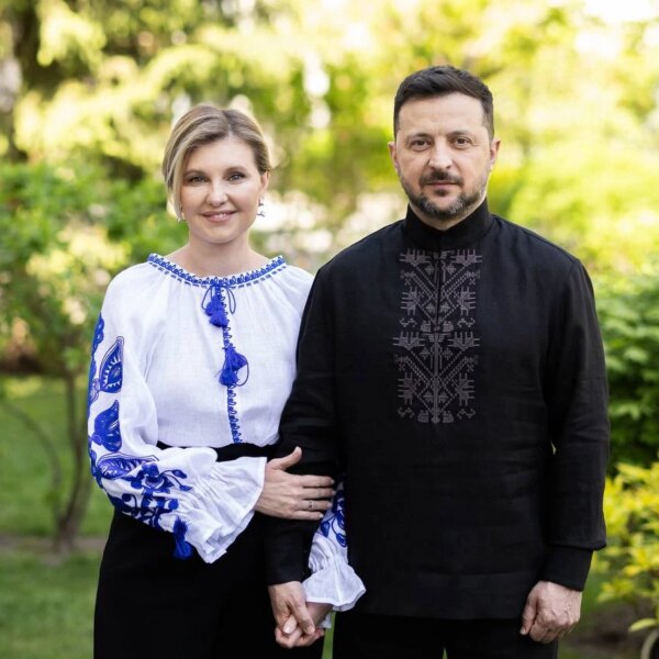Володимир та Олена Зеленські поздоровили українців з Днем вишитої сорочки.