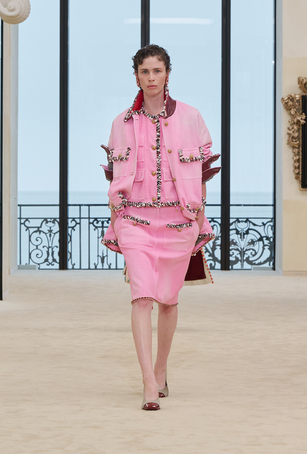 Назад до коріння: круїзна лінія Chanel 2026/27, дебют у знаковій Біарріц
70