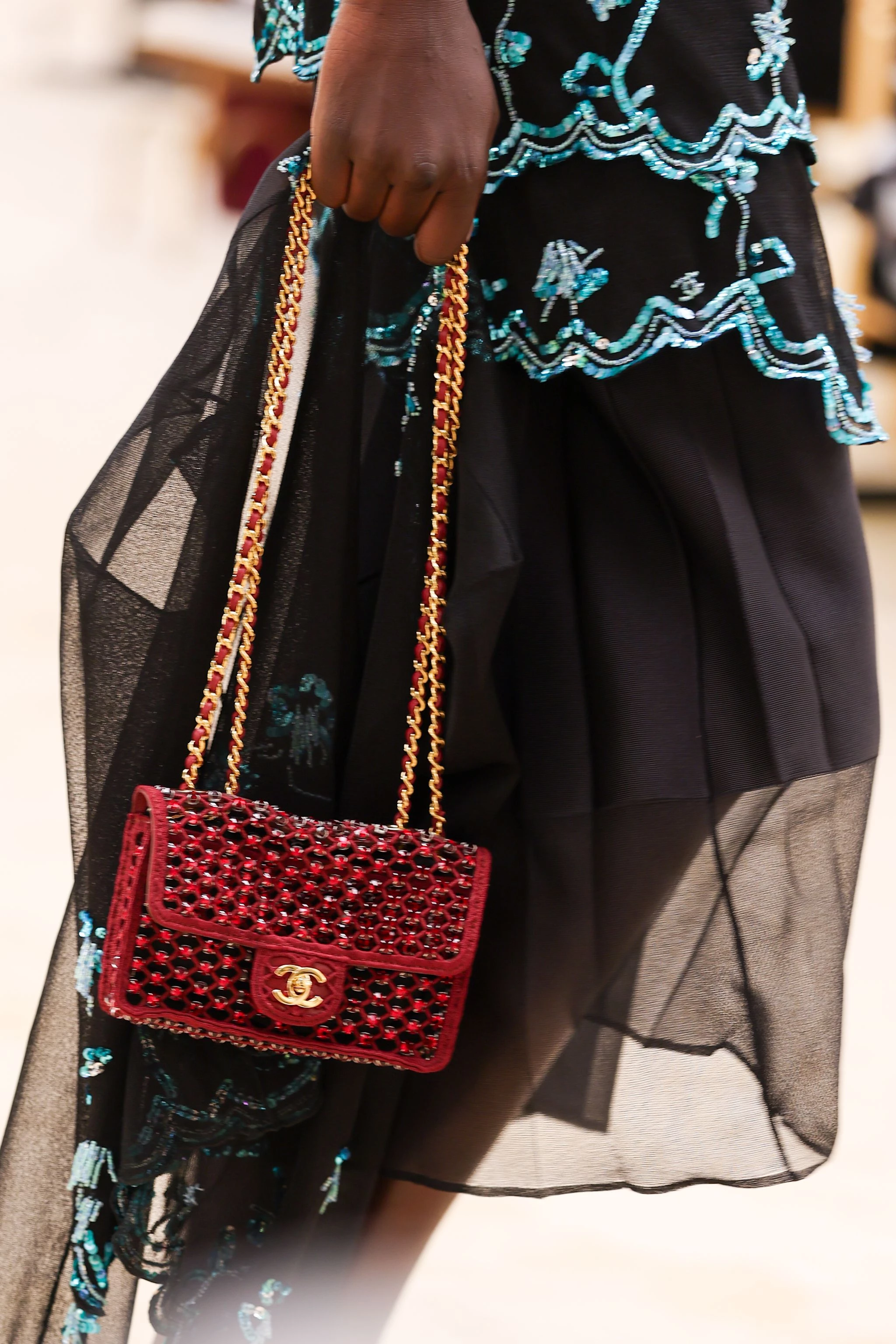 22 сумки з нової лінійки Chanel, що ідеально підійдуть для відпочинку.
16