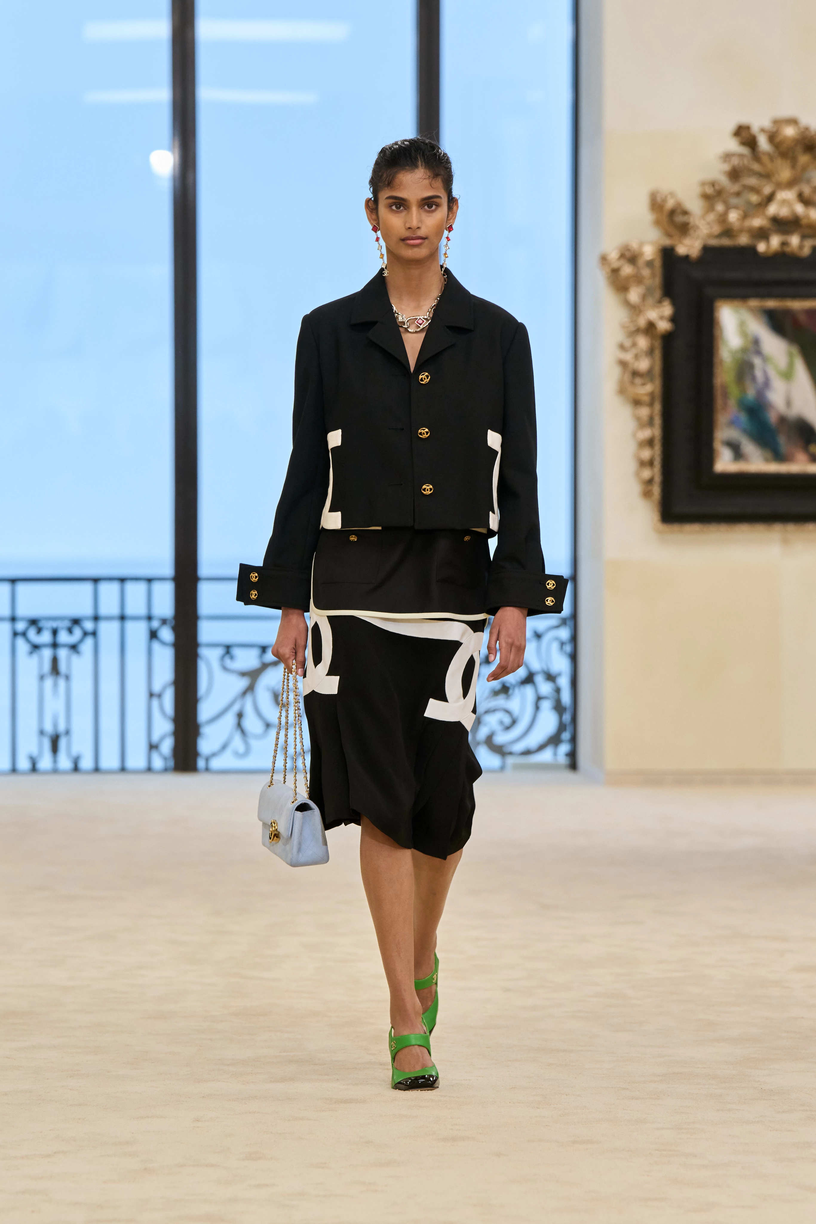 Ефектне відродження: Chanel показали свіжу круїзну лінію в Біарриці
2