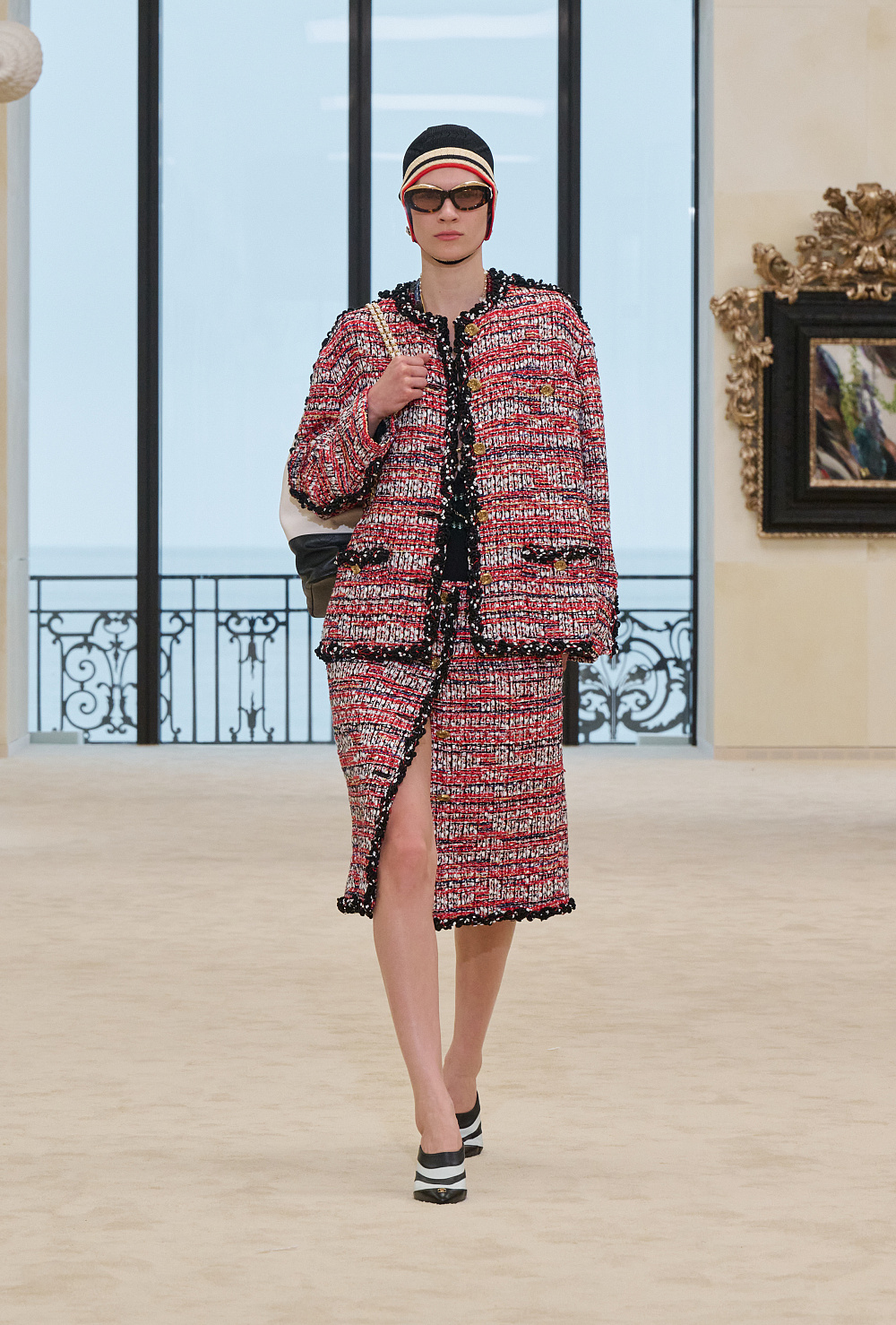Назад до коріння: круїзна лінія Chanel 2026/27, дебют у знаковій Біарріц
71