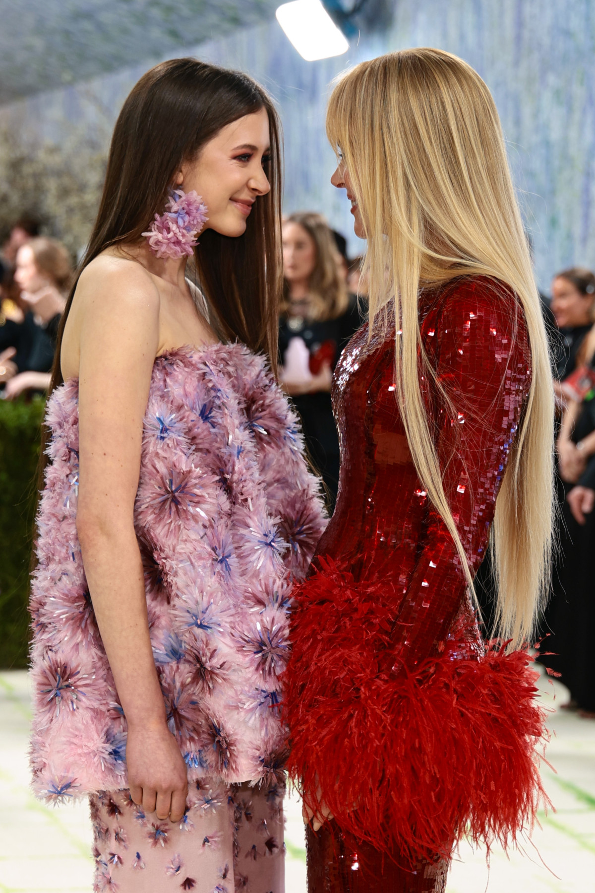 Романтика Met Gala 2026: чарівні дуети на червоному хіднику балу моди.
10