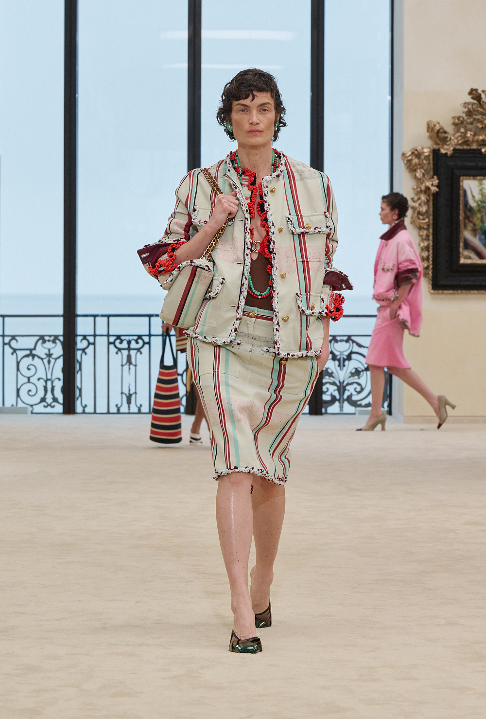 Назад до коріння: круїзна лінія Chanel 2026/27, дебют у знаковій Біарріц
65