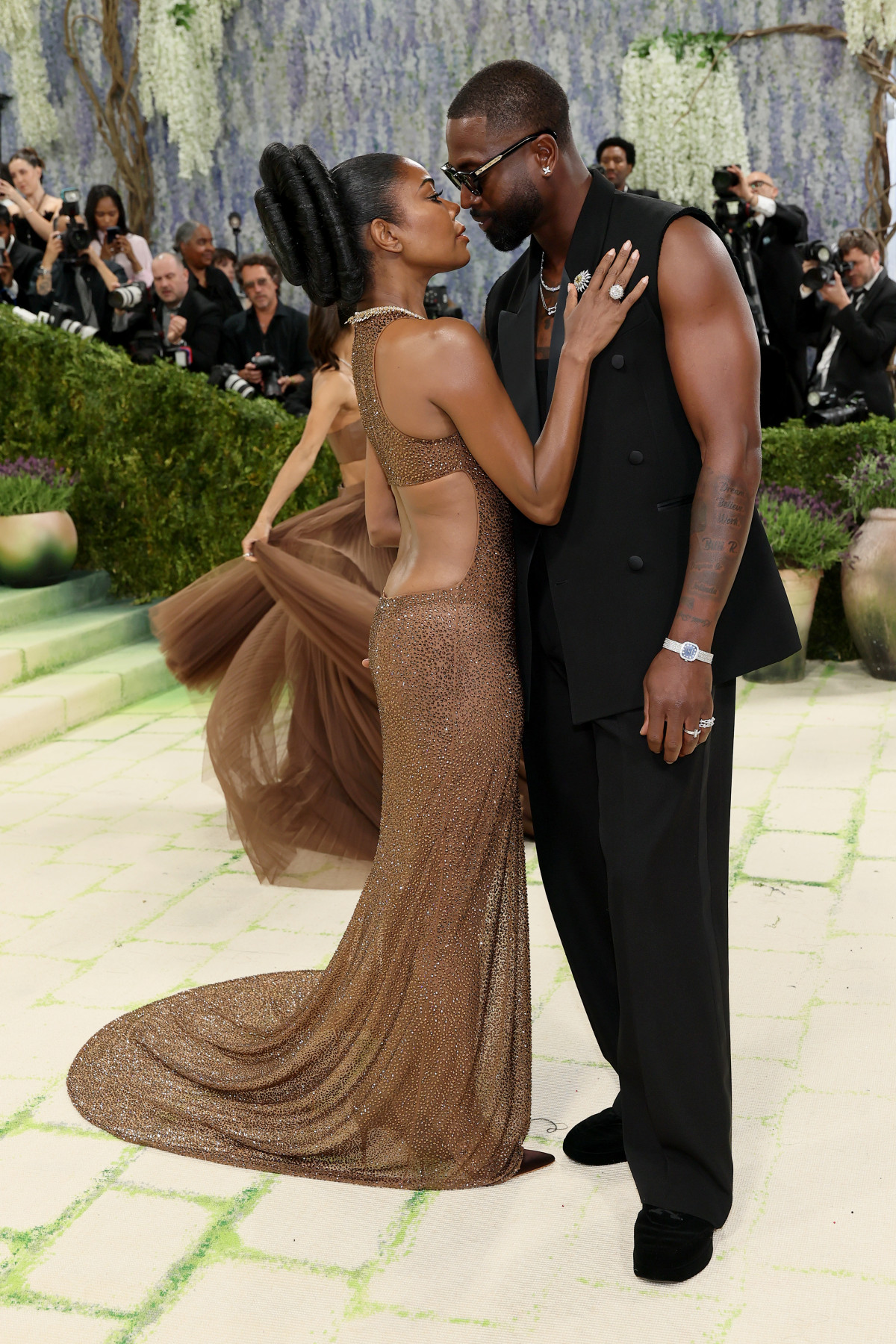 Романтика Met Gala 2026: чарівні дуети на червоному хіднику балу моди.
5