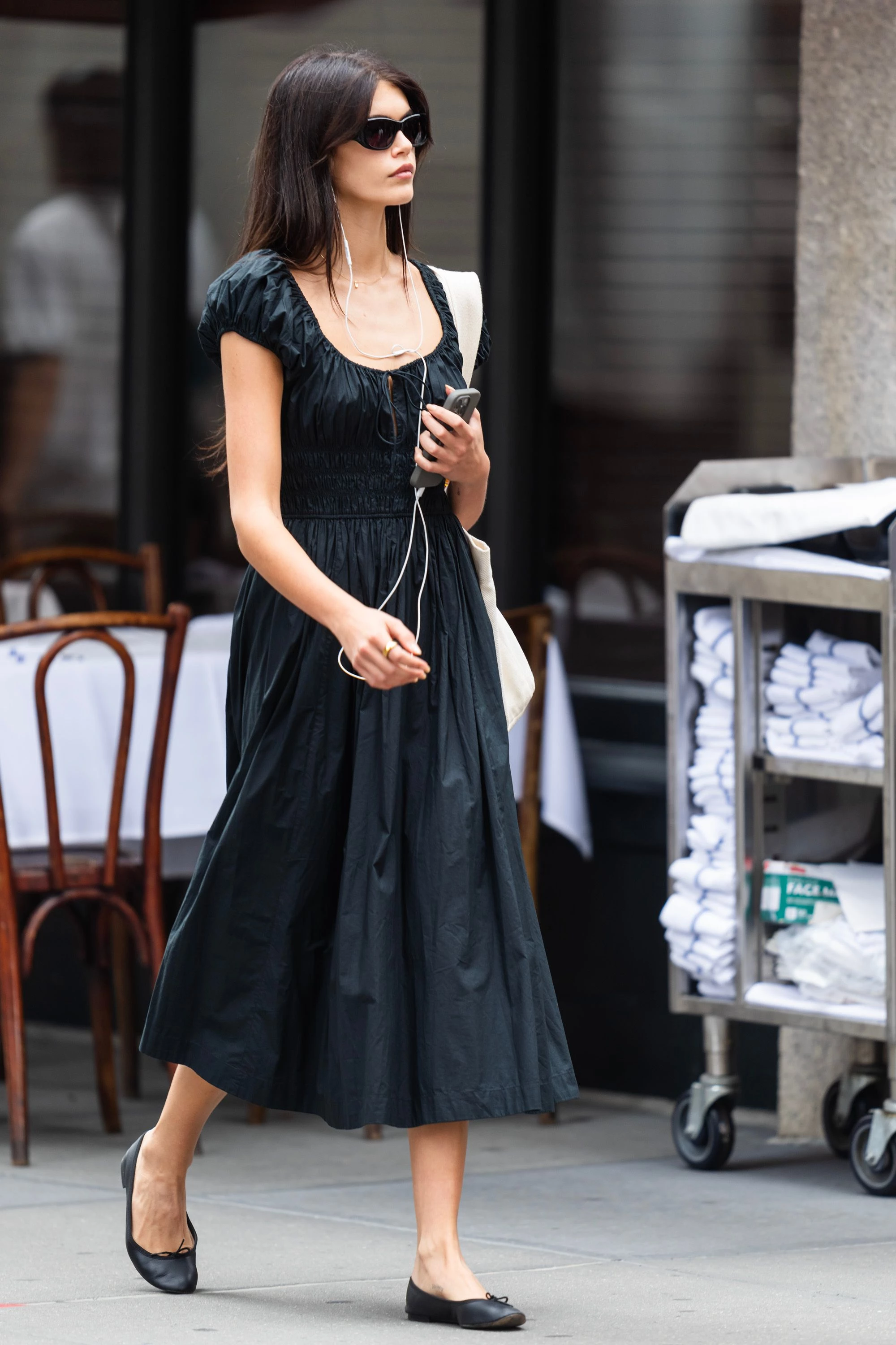 Кайя Гербер в балетках Repetto3