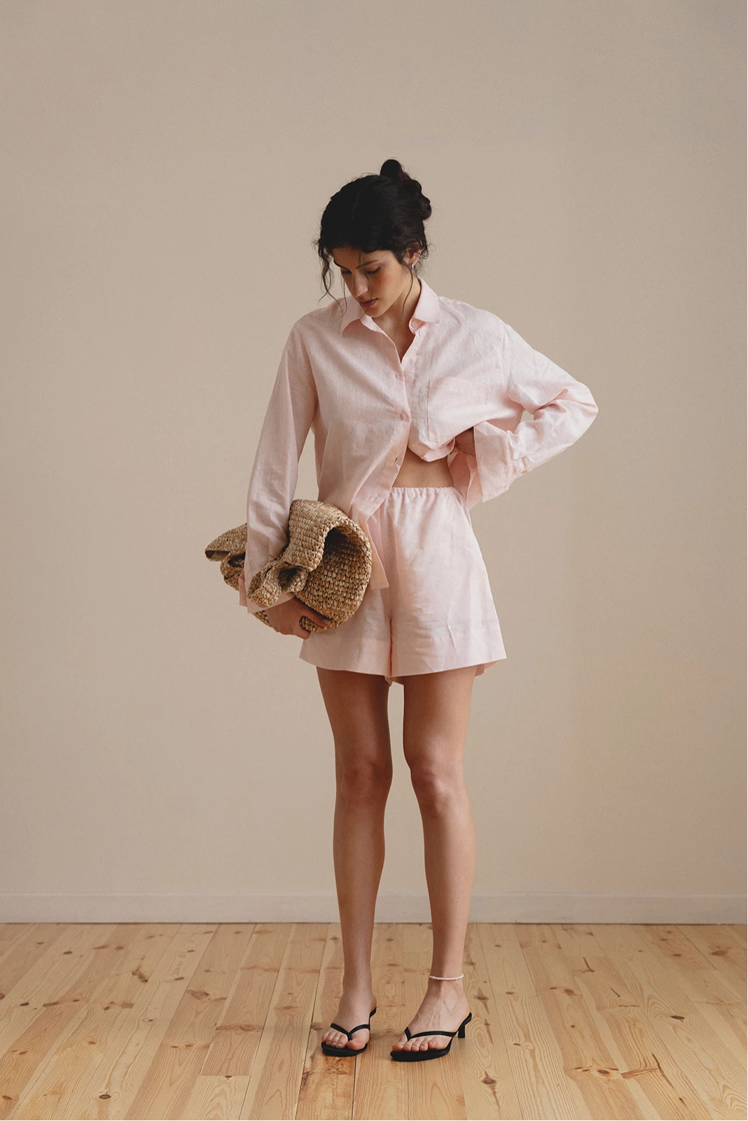 Balcony Garment9