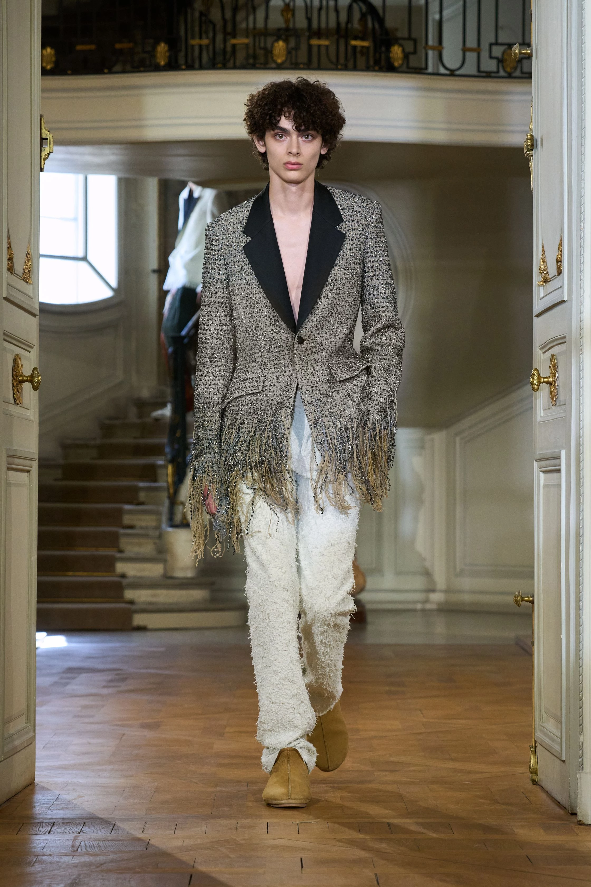 Dior Sleepover: Jonathan Anderson Unveils the Year's Most Talked-About Men's Collection8