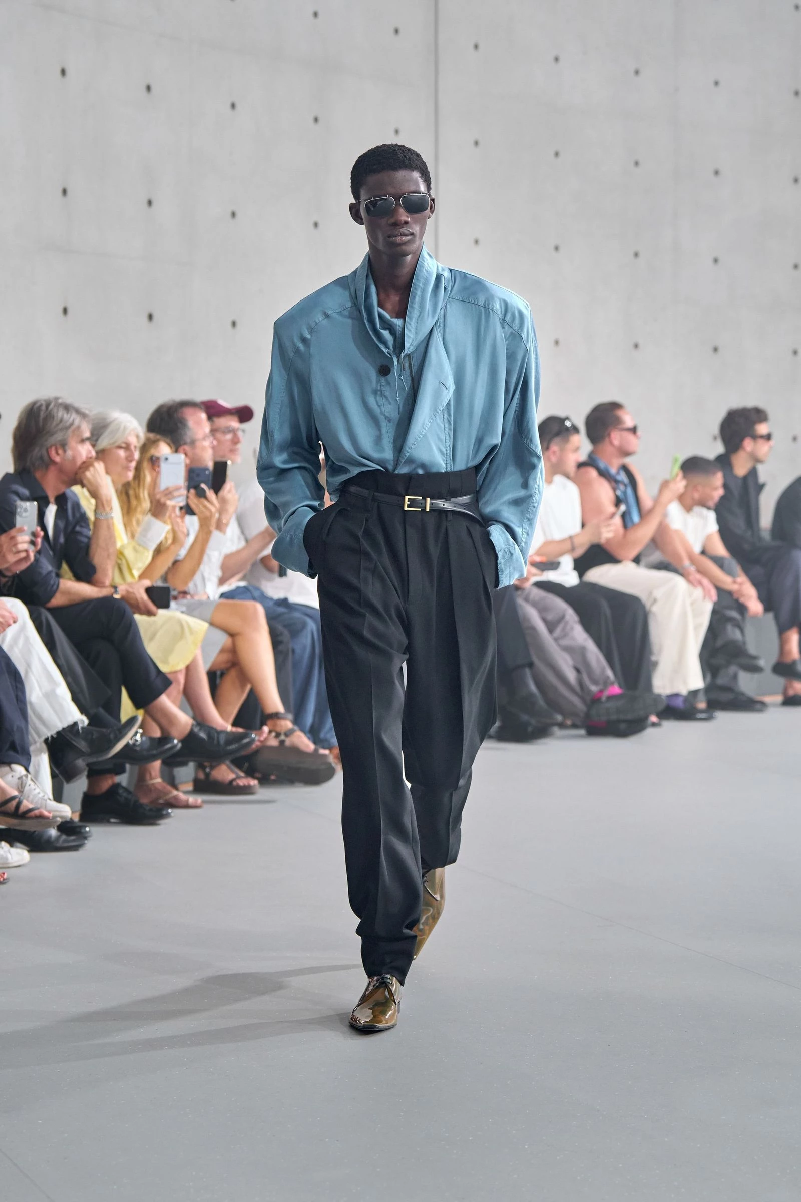 Saint Laurent відродив найвишуканіший літній стиль, додавши йому зухвалості4