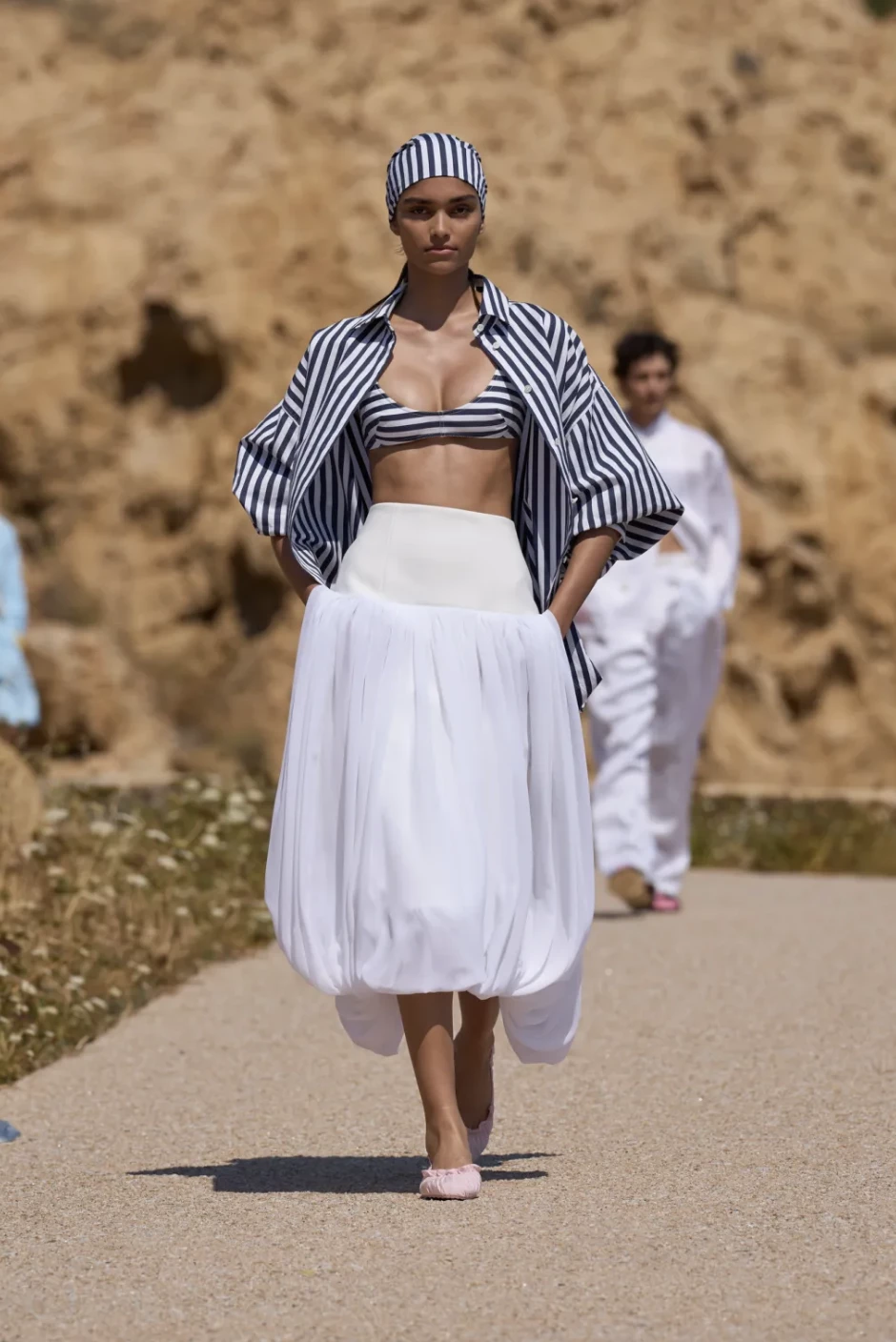 Jacquemus представив найефектнішу колекцію літа 2027 — після неї виникло бажання негайно вирушити у відпустку9