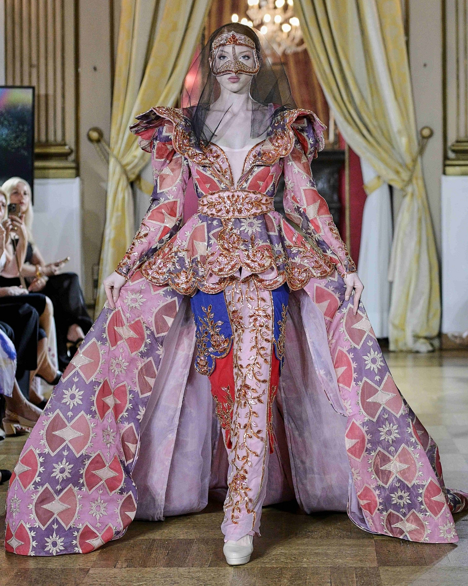 Римські Дні Моди: світові разробники одягу показали свої новітні haute couture добірки11