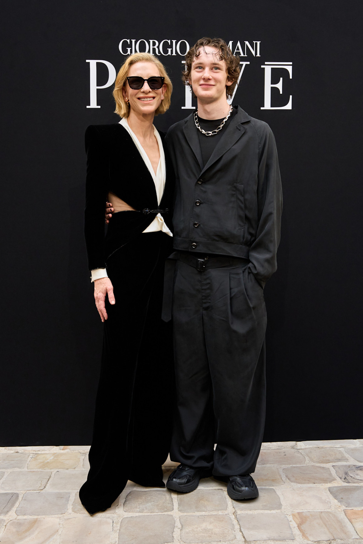 Унікальний вихід родини: Кейт Бланшетт відвідала показ Armani Privé зі своїм сином0