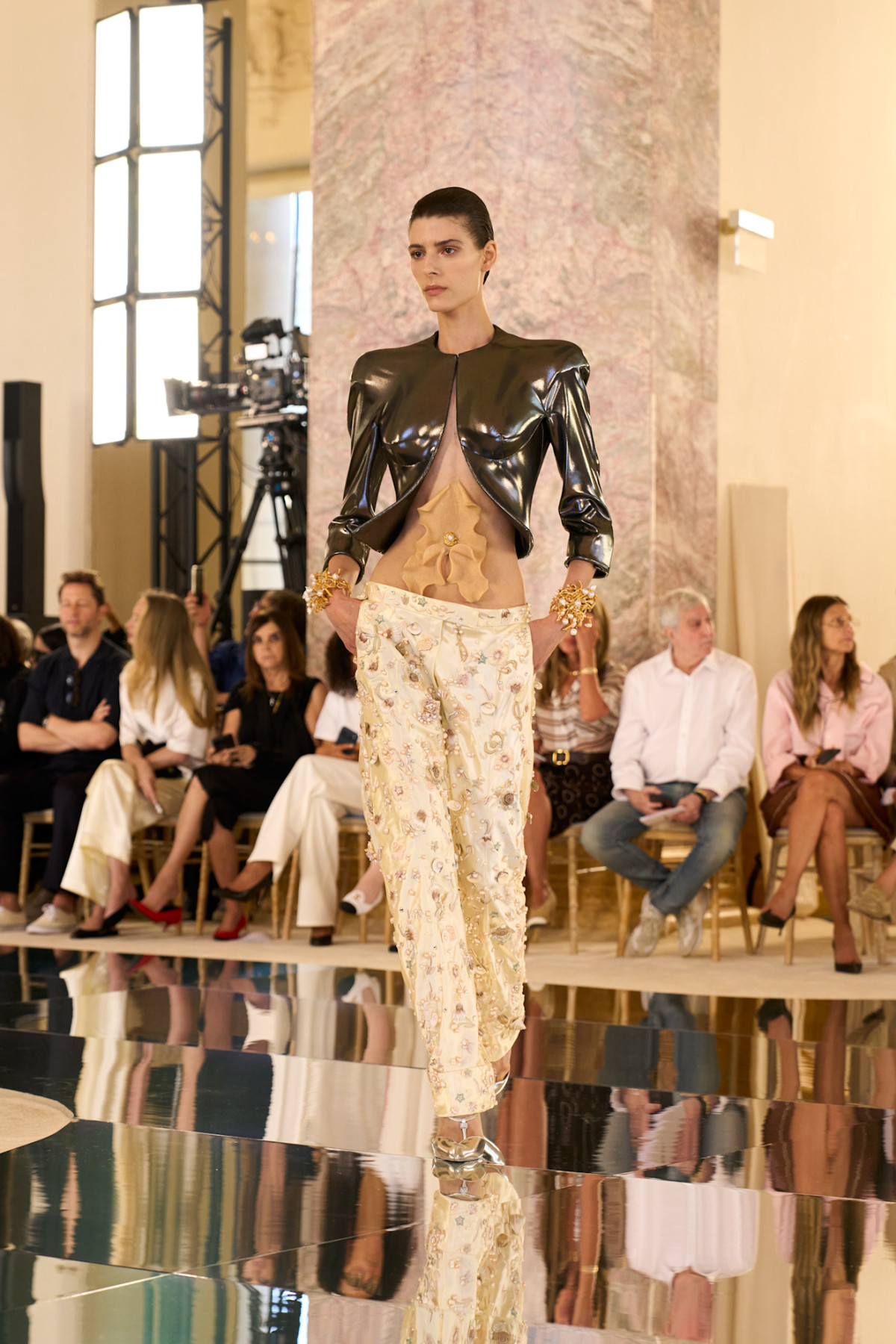 Демонстрація проти ШІ в елітній колекції Schiaparelli7