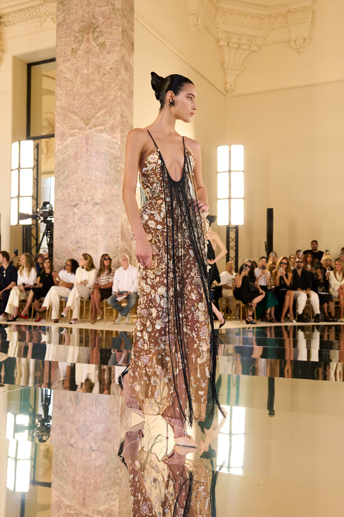 Демонстрація проти ШІ в елітній колекції Schiaparelli14