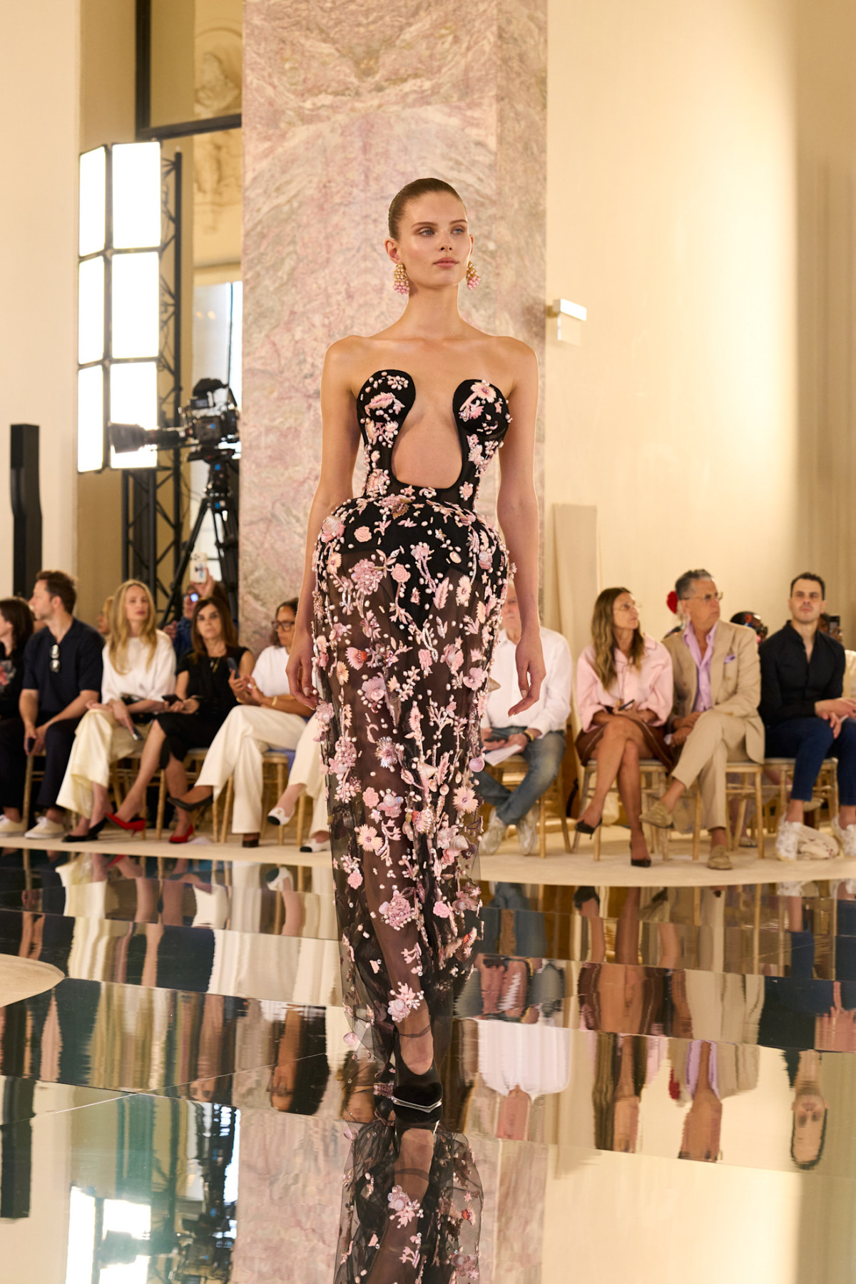Демонстрація проти ШІ в елітній колекції Schiaparelli15