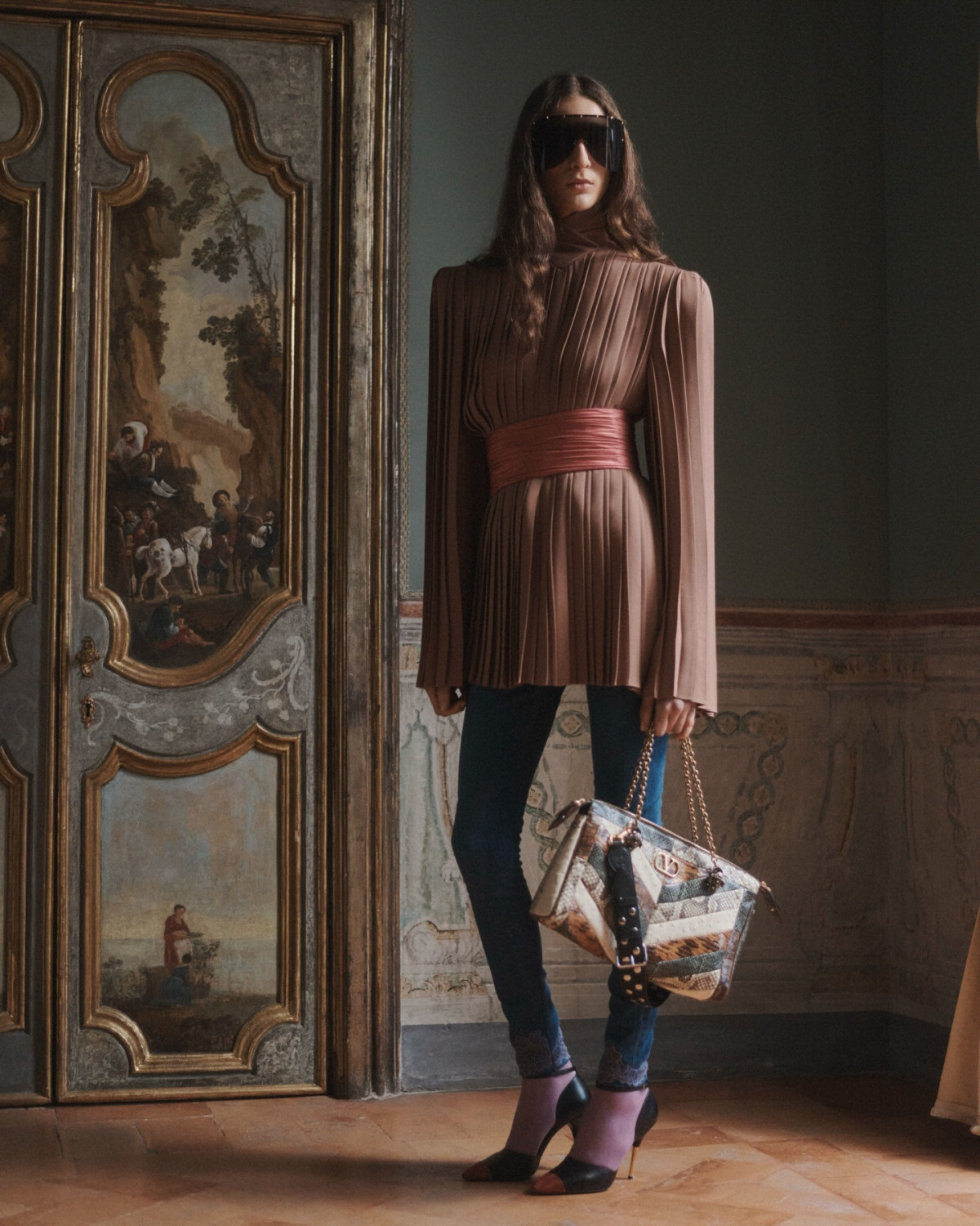 Бренд Valentino офіційно відновлює свою присутність в Україні після шестирічної паузи.0