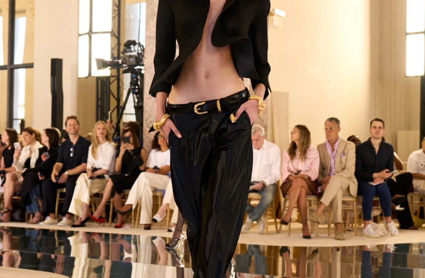 Schiaparelli’s Latest Collection Blurs the Lines Between Fashion and Art