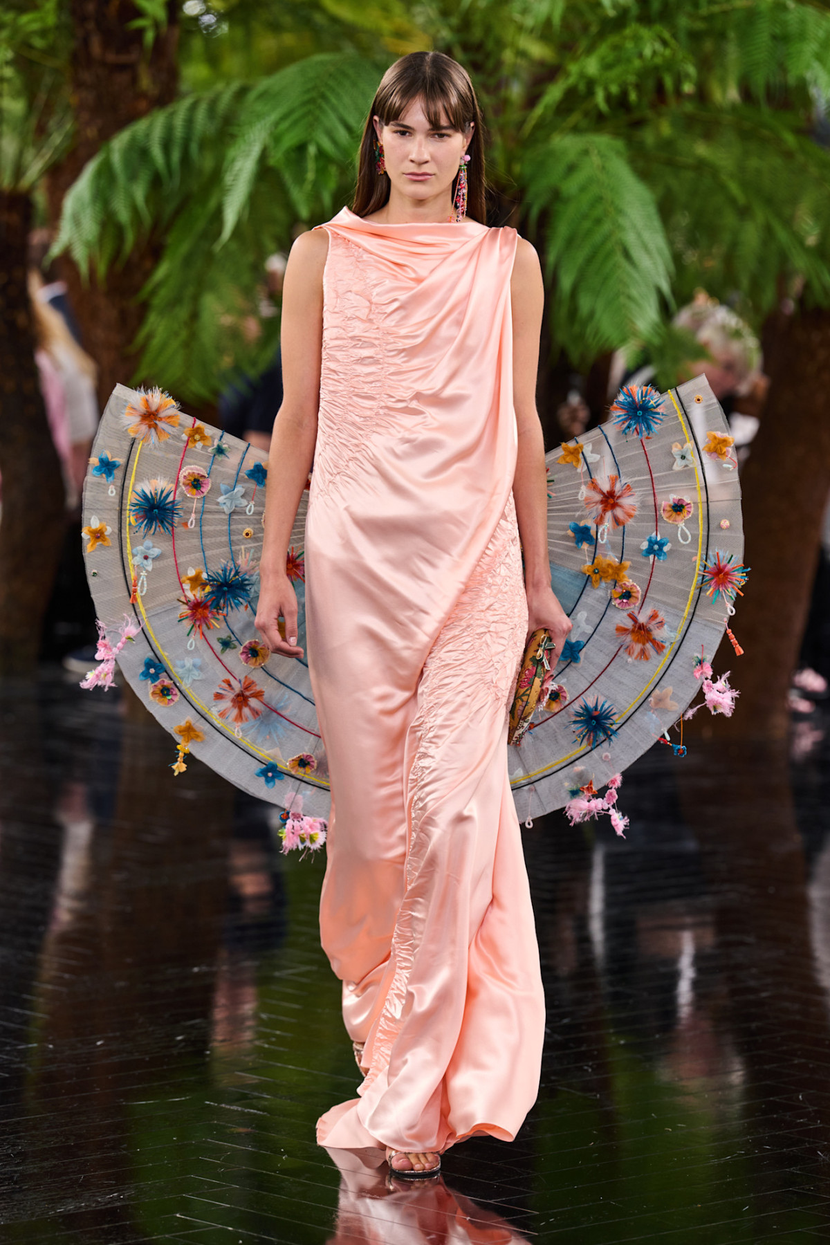 Екзотичний сад на високій моді Christian Dior6