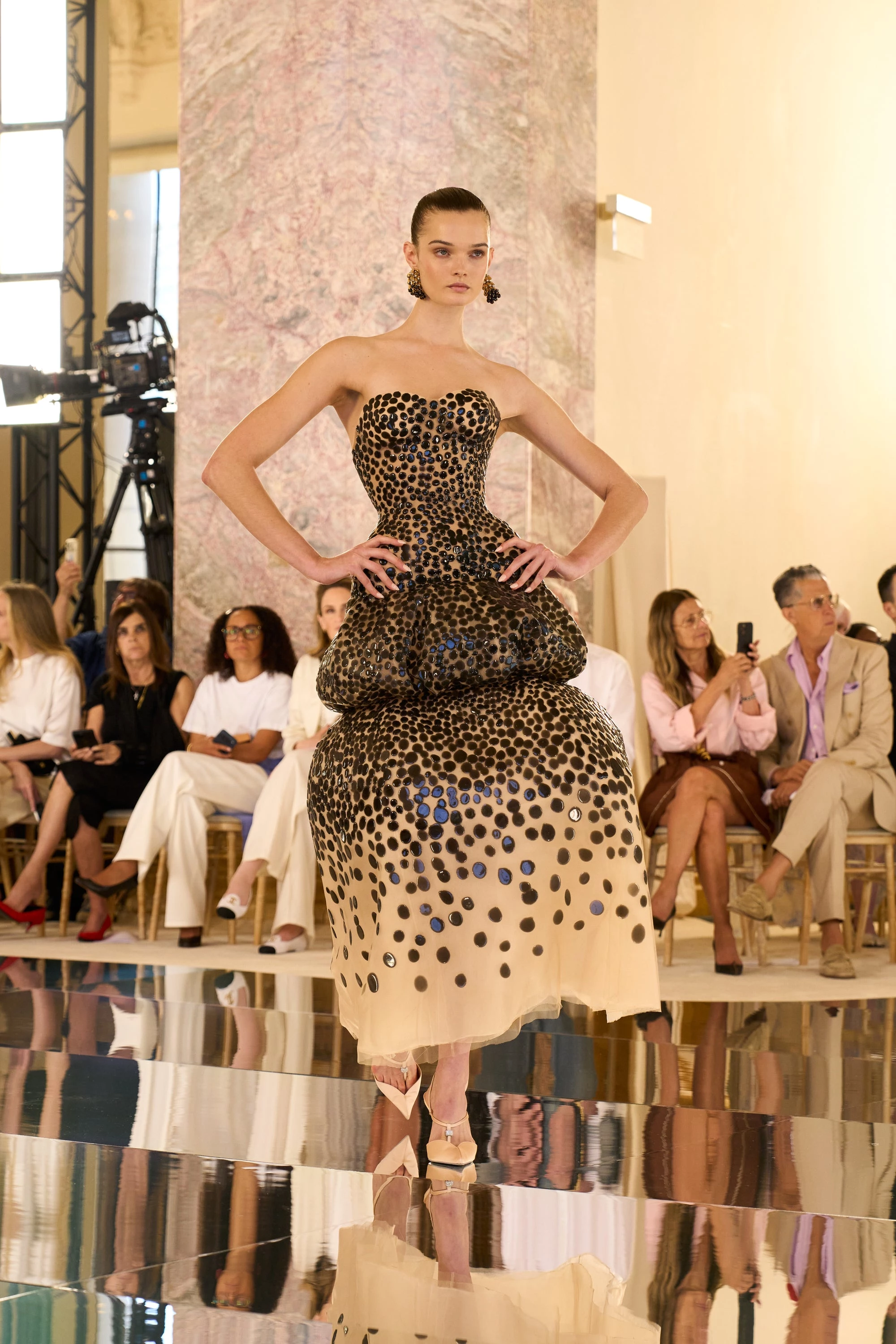 Schiaparelli's Latest Collection Blurs the Lines Between Fashion and Art4