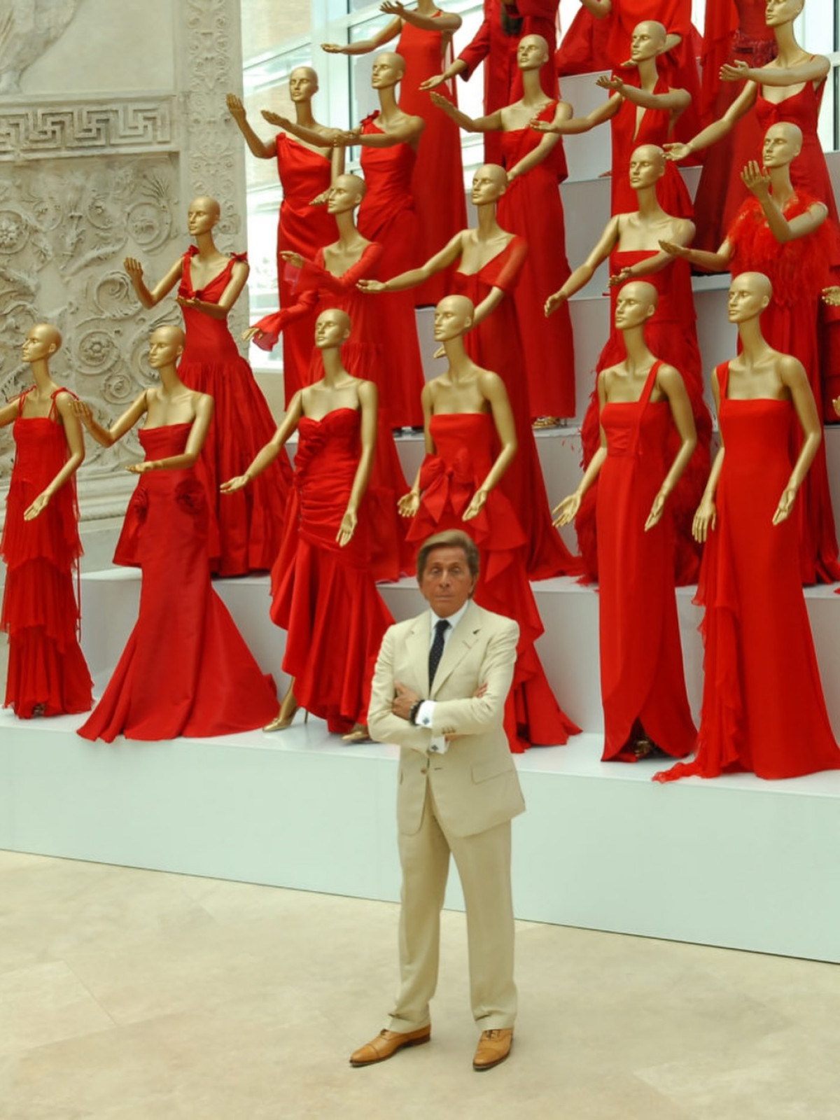 Бренд Valentino офіційно відновлює свою присутність в Україні після шестирічної паузи.2
