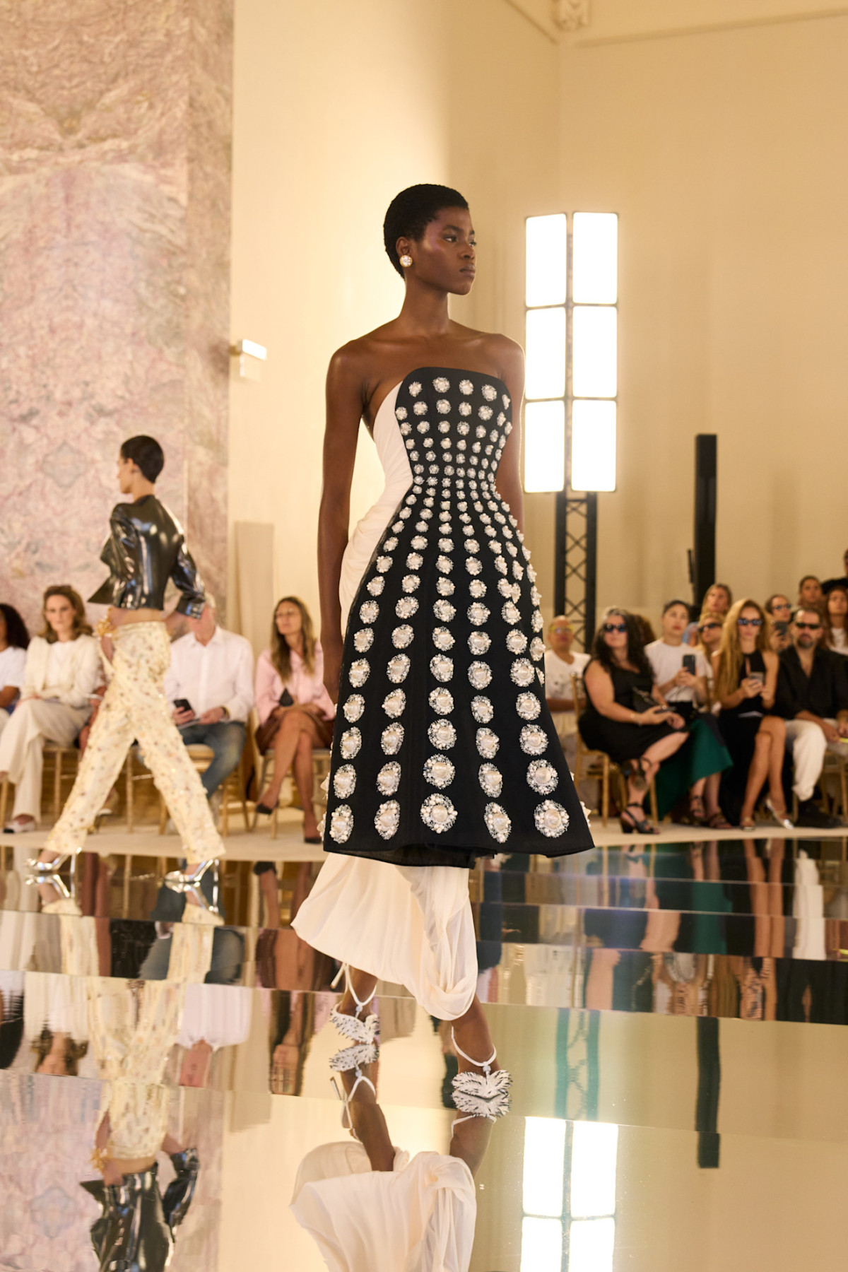 Демонстрація проти ШІ в елітній колекції Schiaparelli8
