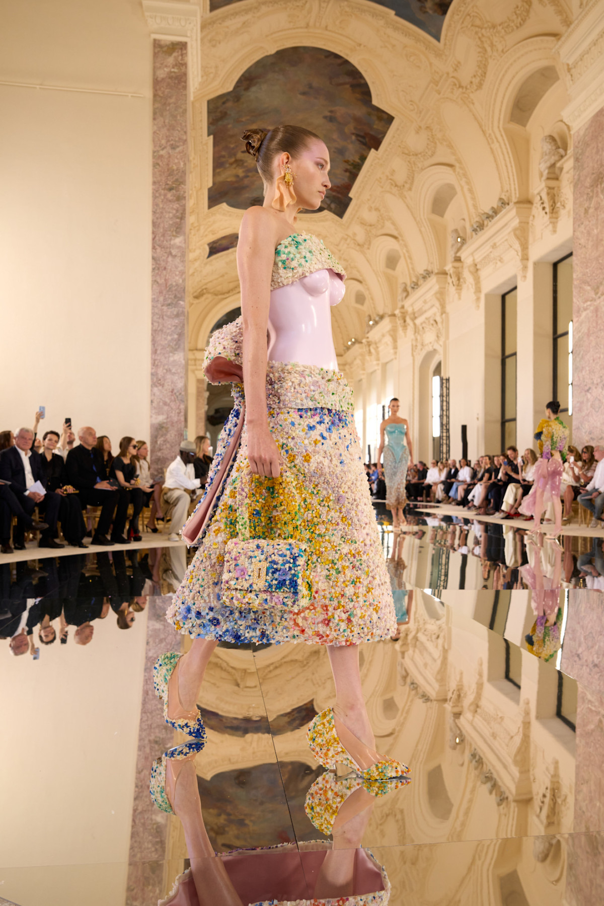 Демонстрація проти ШІ в елітній колекції Schiaparelli24
