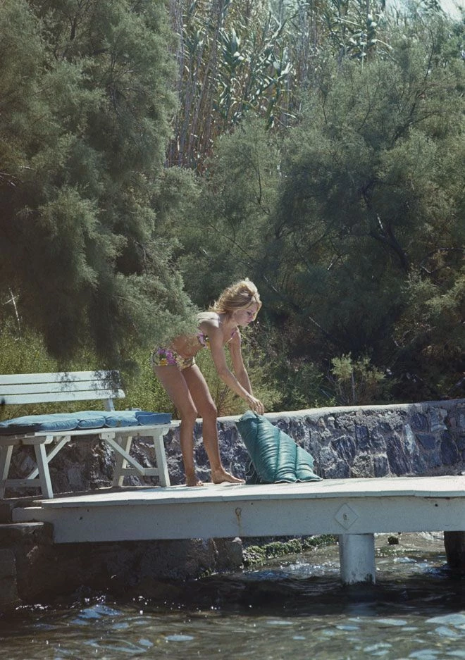 18 фотографій юної Бріжит Бардо, що навіюють бажання поїхати у відпустку13