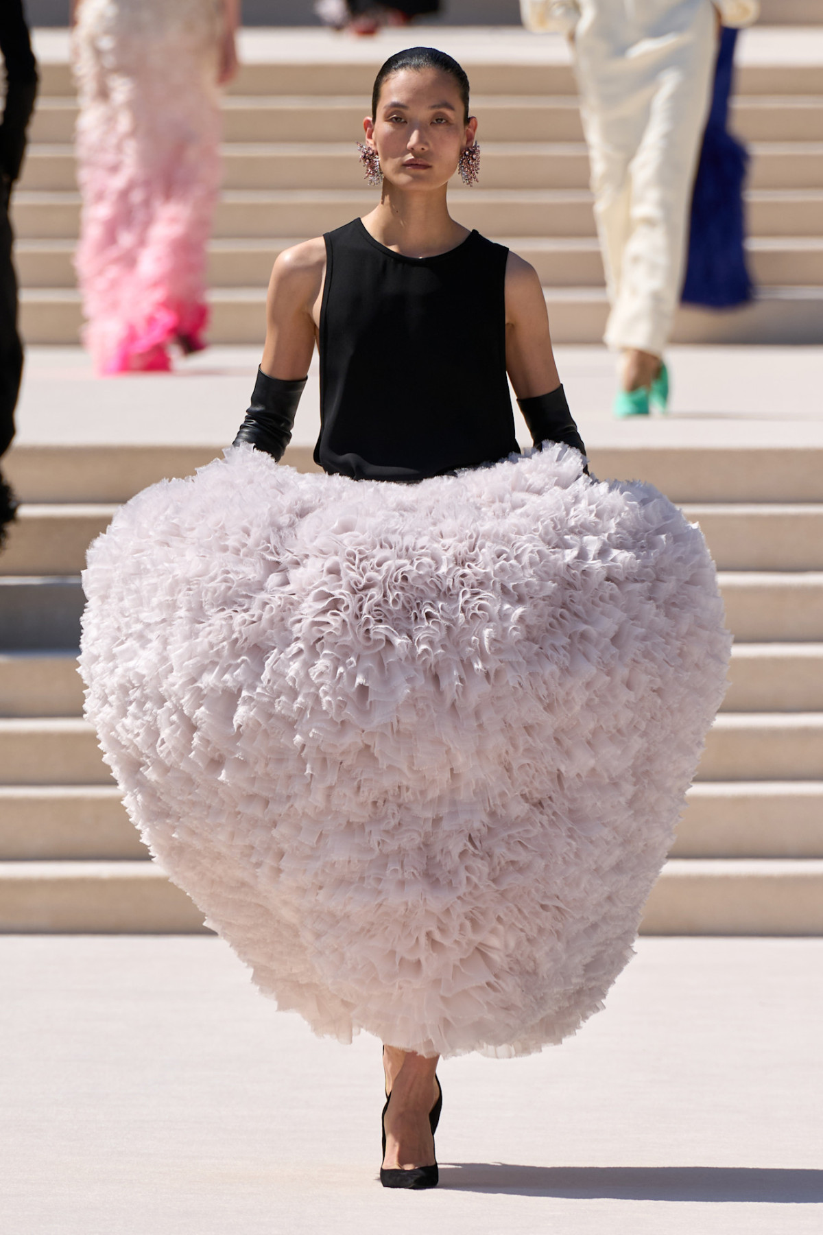 Новий етап Balenciaga: П'єрпаоло Піччолі створив кутюр, схожий на мрію35