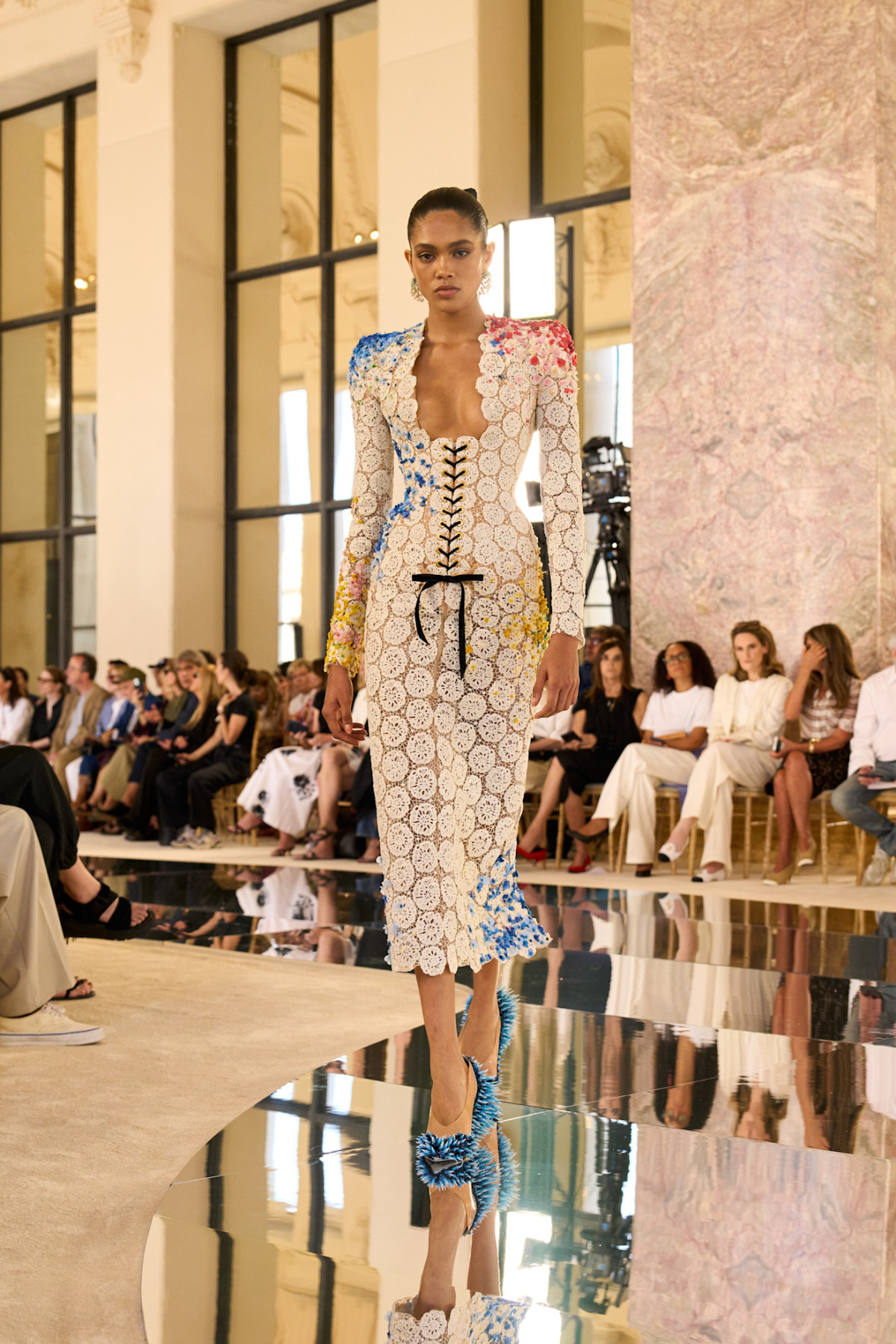 Демонстрація проти ШІ в елітній колекції Schiaparelli23