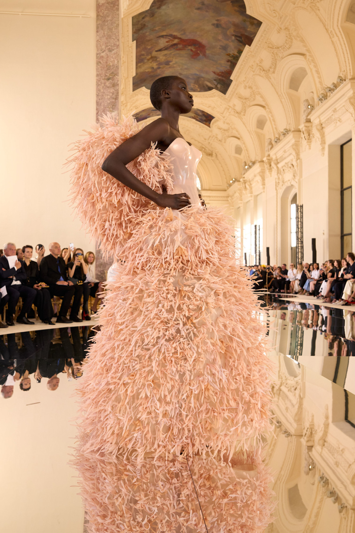 Демонстрація проти ШІ в елітній колекції Schiaparelli18