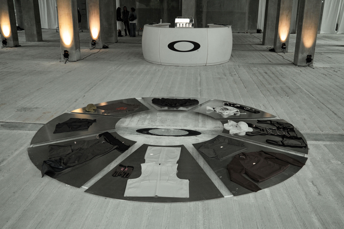 Oakley продемонстрували, як виглядає міський одяг для змінної погоди2