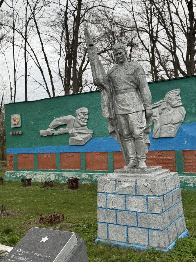 Бетонні ідоли СРСР: Як меморіали Червоній армії стають свідками війни за незалежність4