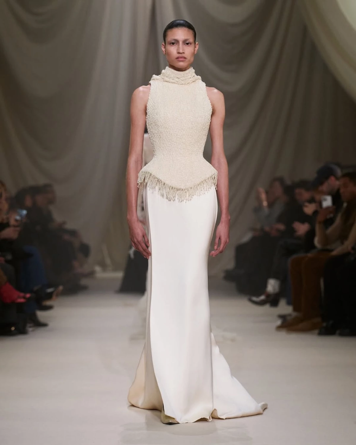 7 неочевидних брендів, де шукати ідеальну сукню для black tie16