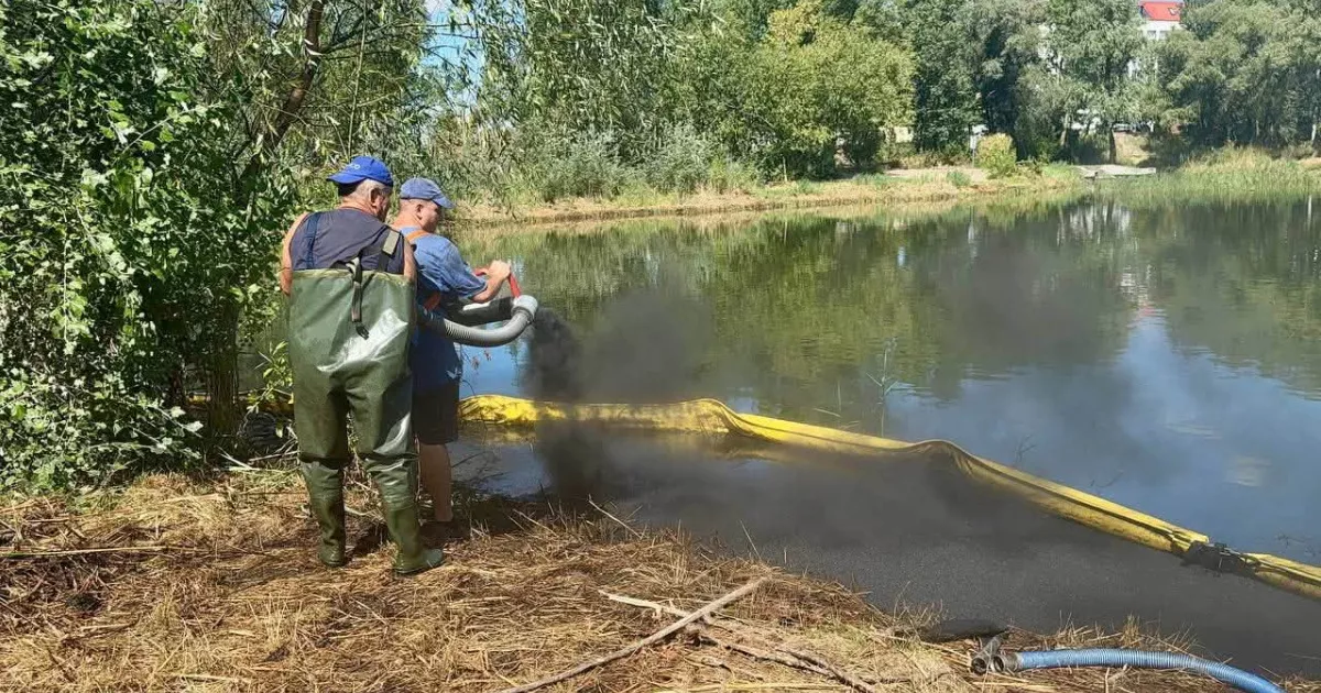 Очищення водойм після обстрілу: обсяг нафтопродуктів на озері Кирилівському зменшився у 33 рази0