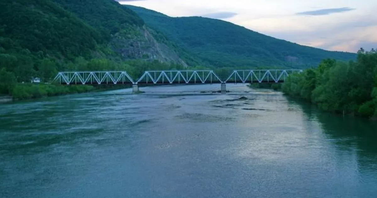 На Хустщині змінили русло річки Тиса за допомогою спецтехніки0
