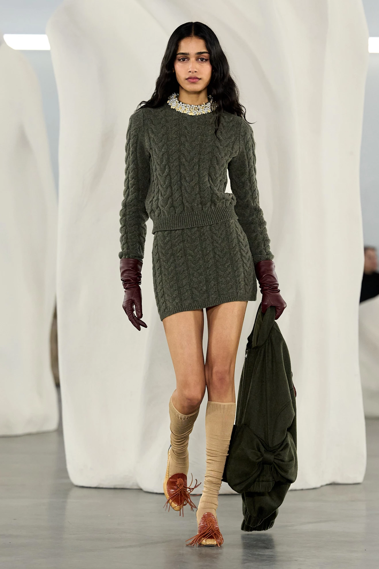 Comfy chic: 5 ідеальних образів з подіумів, які додадуть затишку початку осені 20262