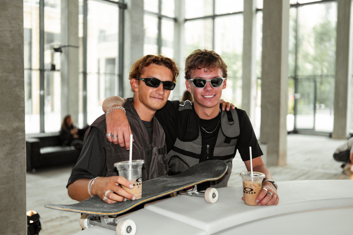 Oakley продемонстрували, як виглядає міський одяг для змінної погоди18