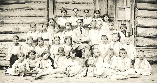 Андрійко і Олюнька йдуть до школи. Галина Пагутяк11