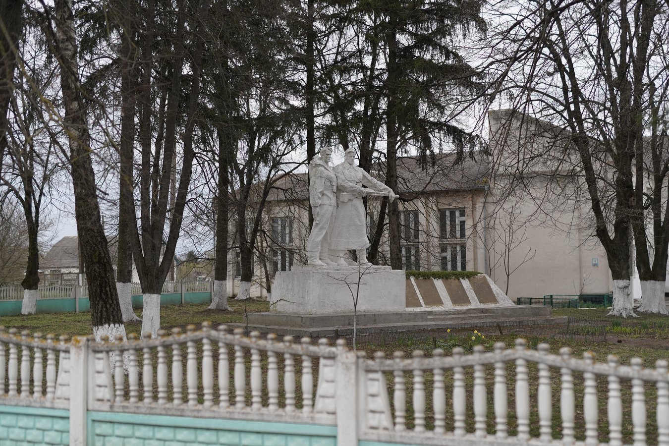 Бетонні ідоли СРСР: Як меморіали Червоній армії стають свідками війни за незалежність2