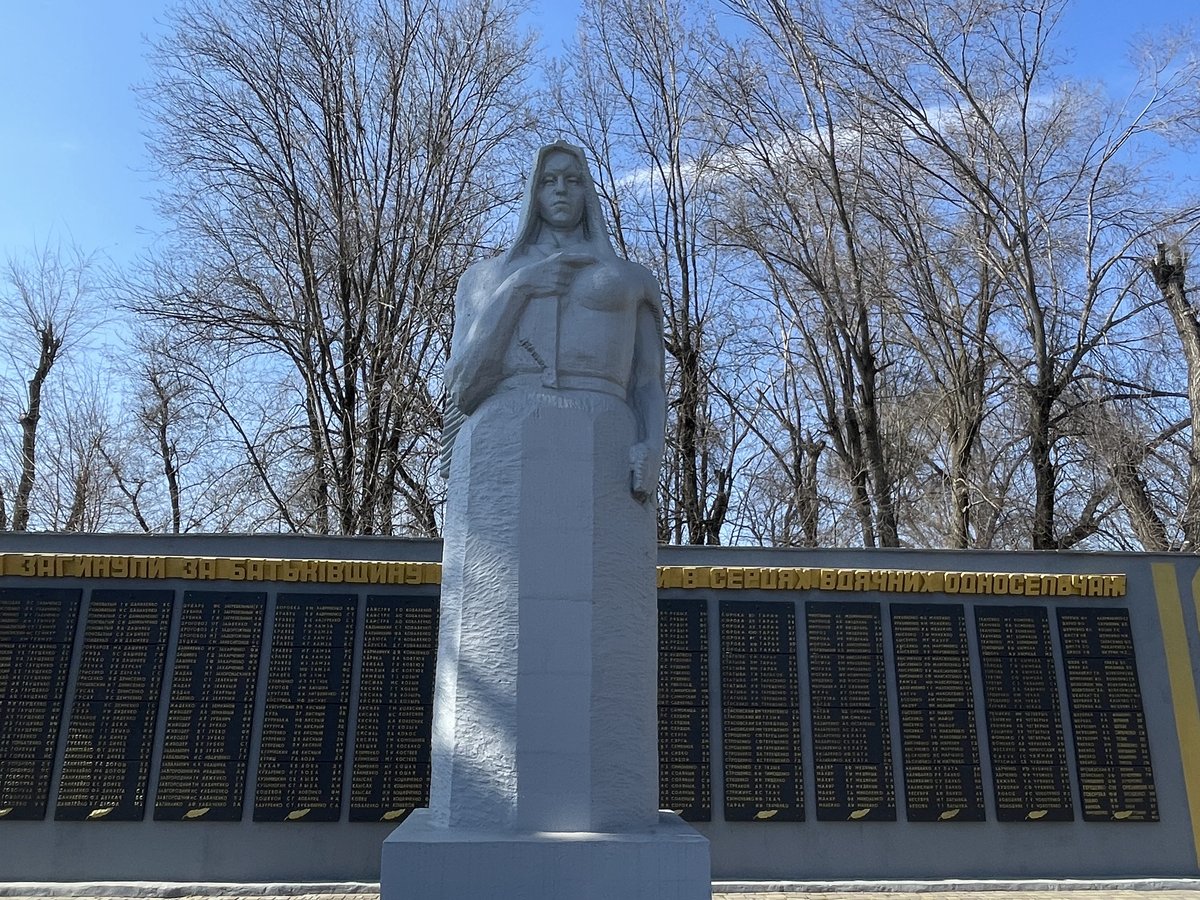 Бетонні ідоли СРСР: Як меморіали Червоній армії стають свідками війни за незалежність20