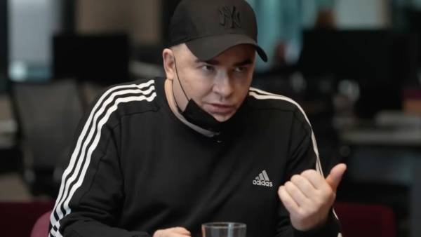 Данилко, який обіцяв зняти маску після війни, несподівано з’явився без неї
