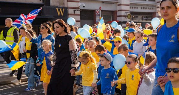 Андрійко і Олюнька йдуть до школи. Галина Пагутяк6