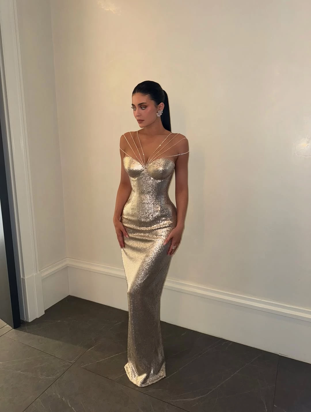 7 неочевидних брендів, де шукати ідеальну сукню для black tie17