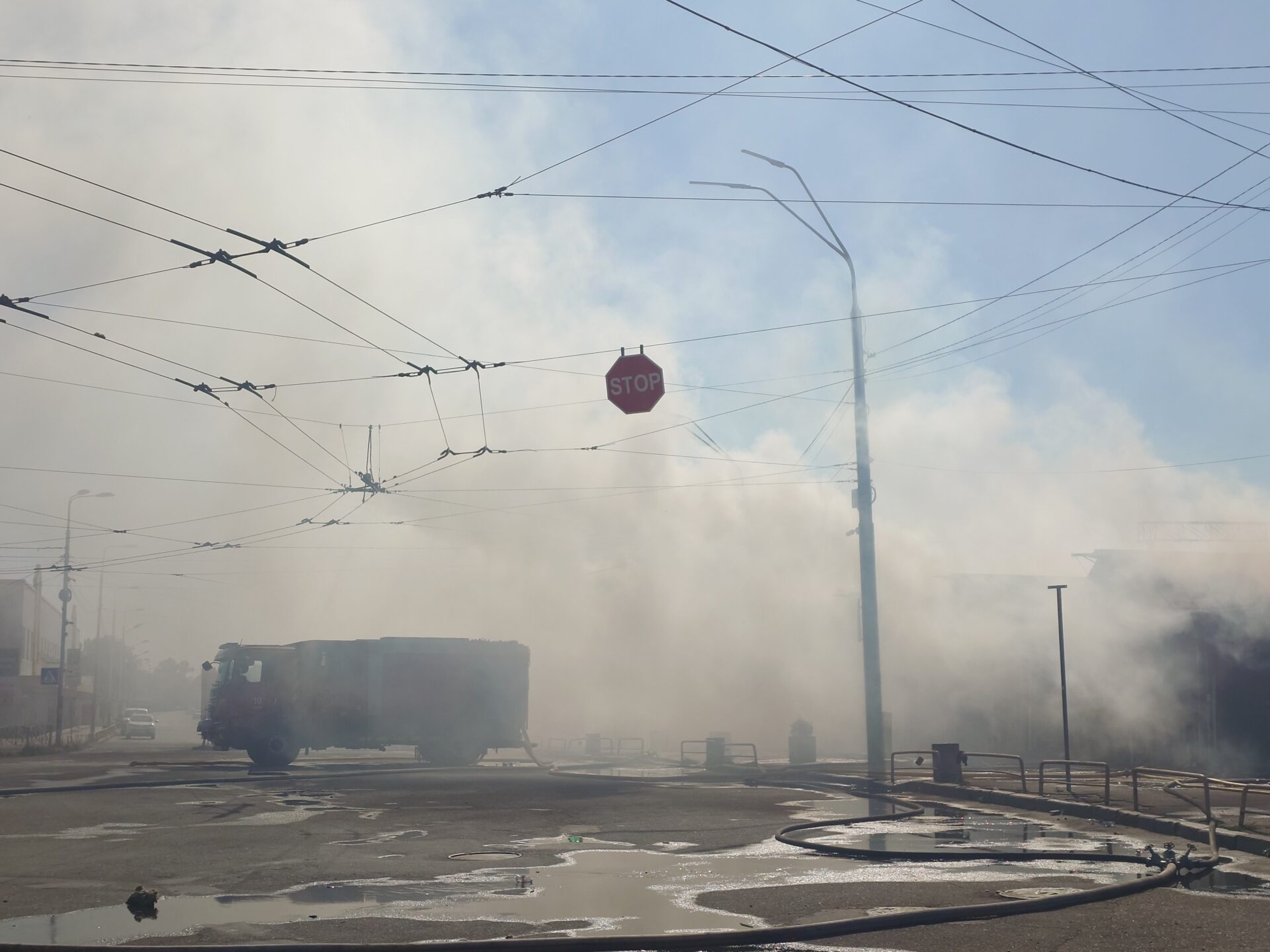Майже всі книжкові ряди на Петрівці згоріли0