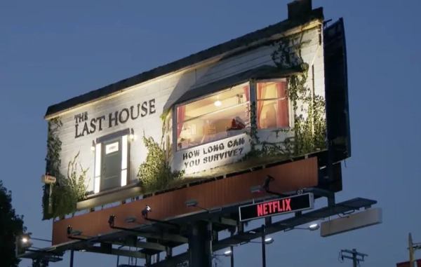Чоловік оселився всередині рекламного щита в Лос-Анджелесі — Netflix рекламує фільм “Останній дім” — культурні новини.