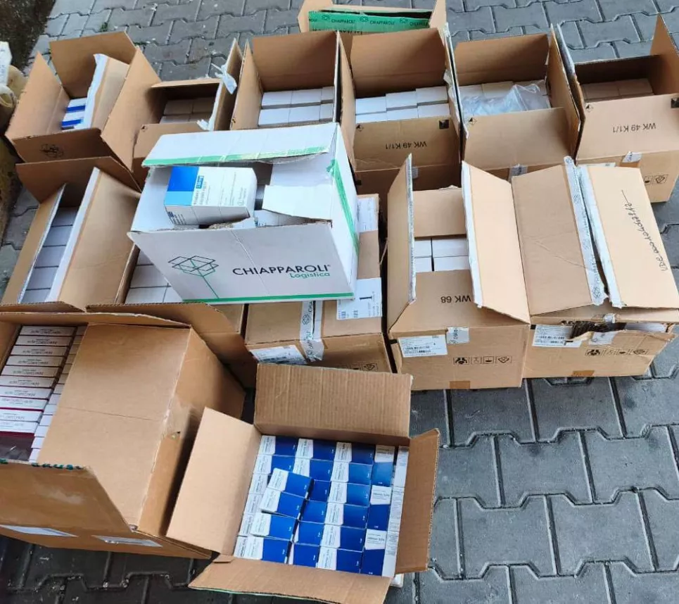 Ліки на 700 тисяч гривень: у вантажівці з гуманітаркою виявили незадекларовані препарати1