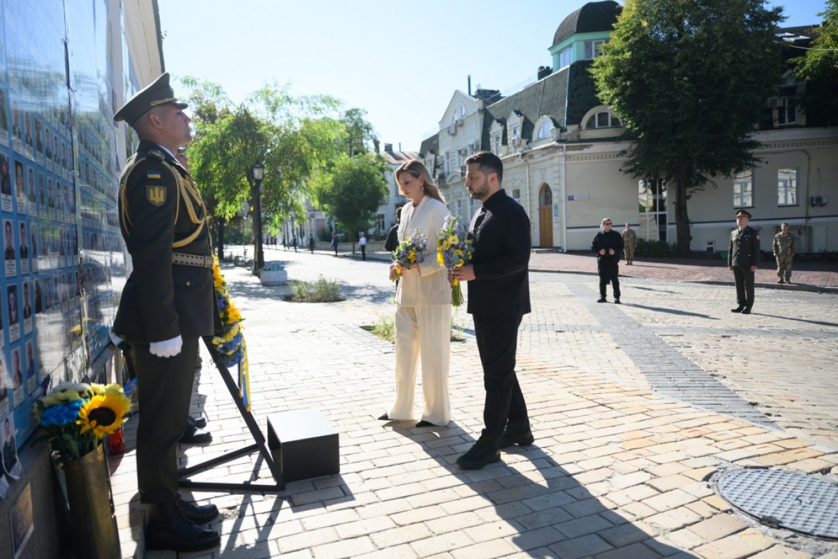 Олена Зеленська у total look від LITKOVSKA на урочистостях з нагоди 35-ї річниці Незалежності України3