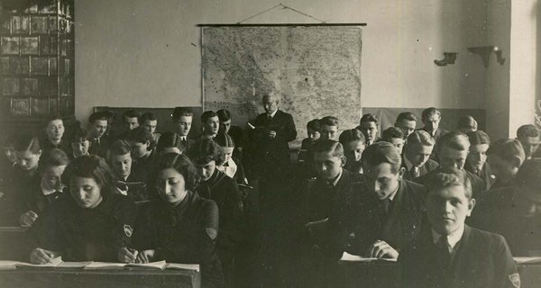 Андрійко і Олюнька йдуть до школи. Галина Пагутяк5
