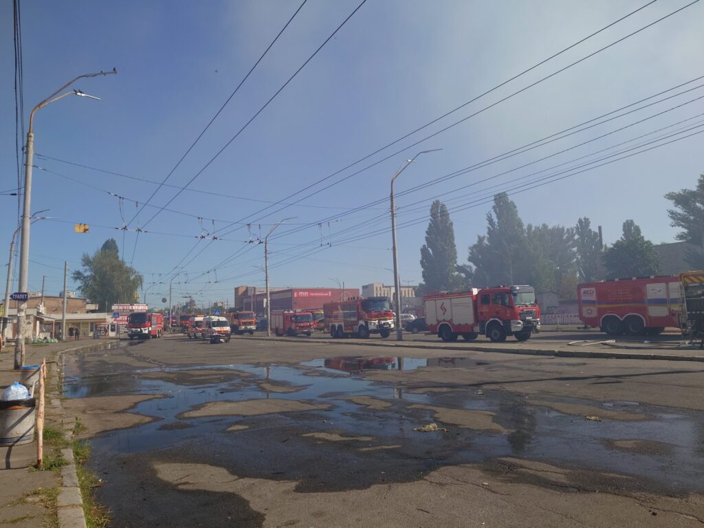 Майже всі книжкові ряди на Петрівці згоріли1