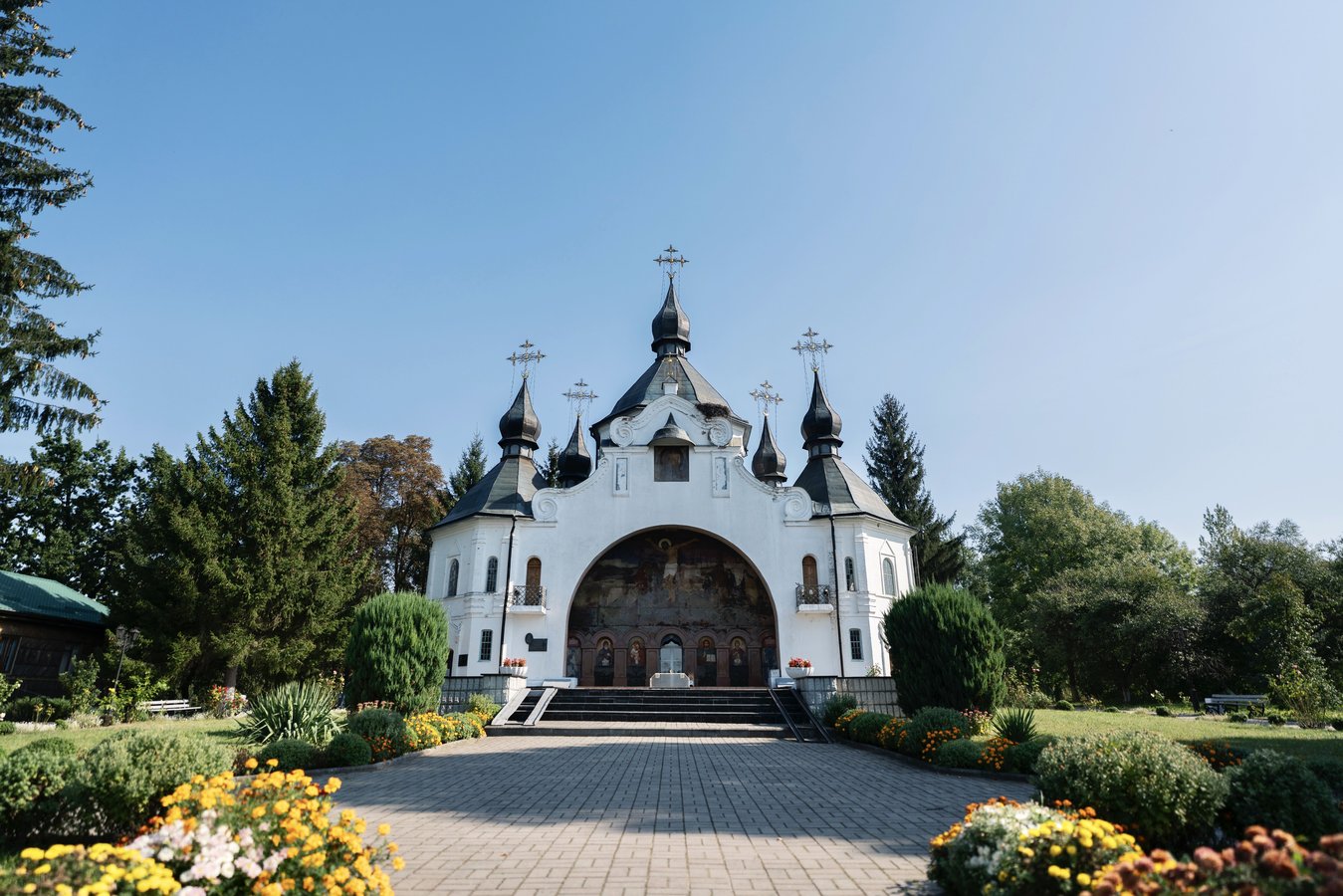 Храм, зведений на кістках3