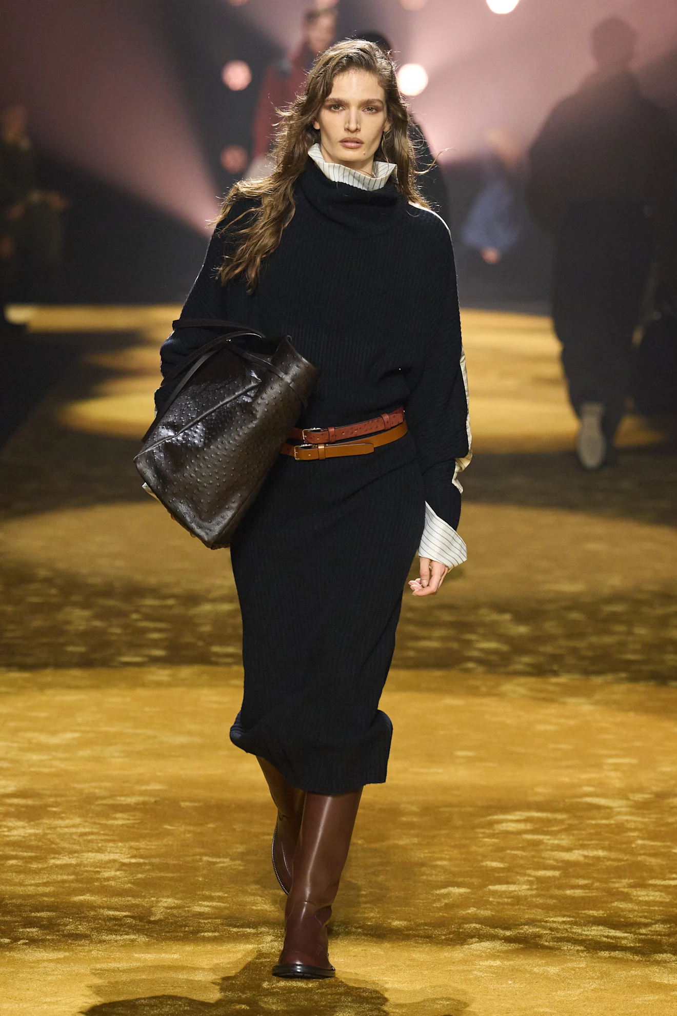 Comfy chic: 5 ідеальних образів з подіумів, які додадуть затишку початку осені 20263